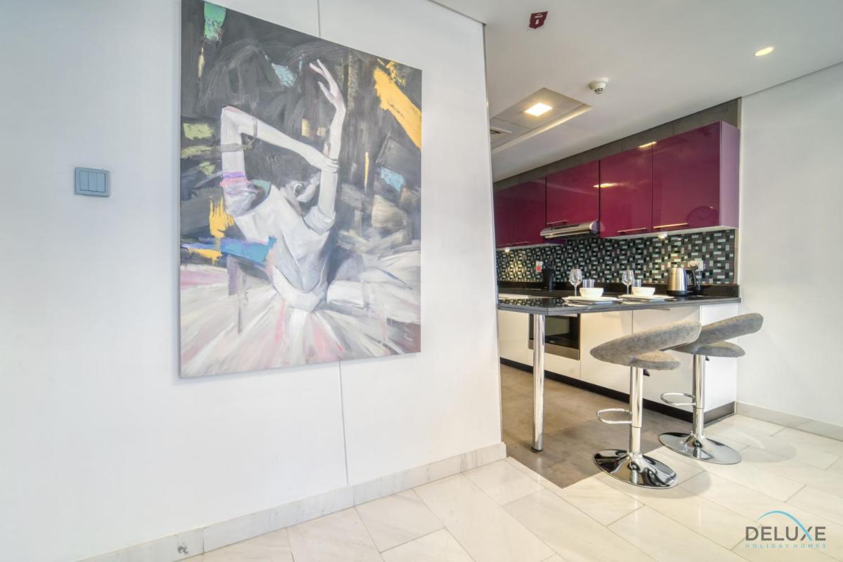 Refined 1BR at Cayan Tower Dubai Marina by Deluxe Holiday Homes