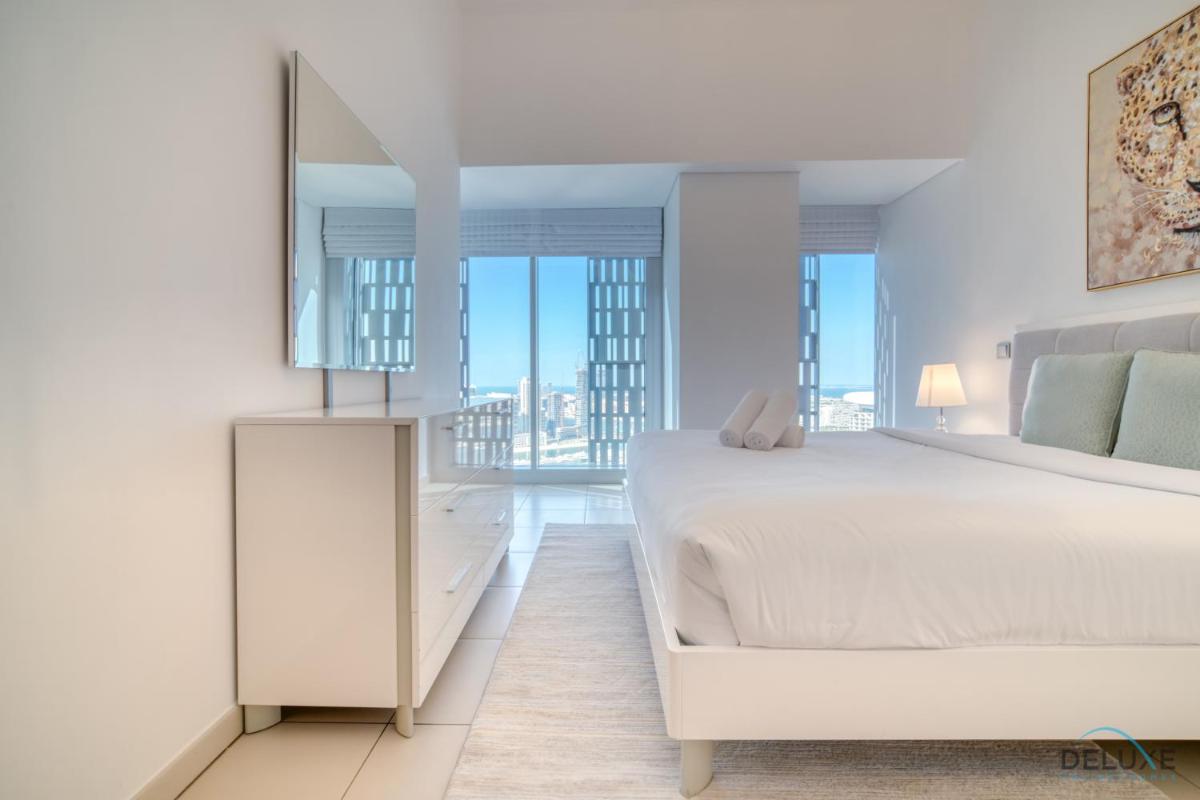 Refined 1BR at Cayan Tower Dubai Marina by Deluxe Holiday Homes