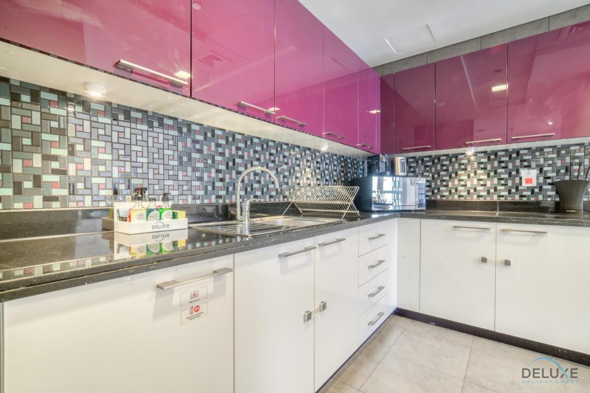 Refined 1BR at Cayan Tower Dubai Marina by Deluxe Holiday Homes