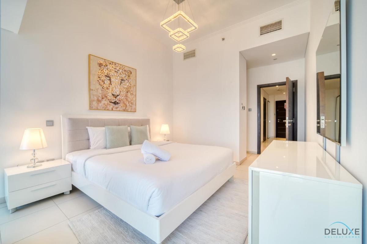 Refined 1BR at Cayan Tower Dubai Marina by Deluxe Holiday Homes