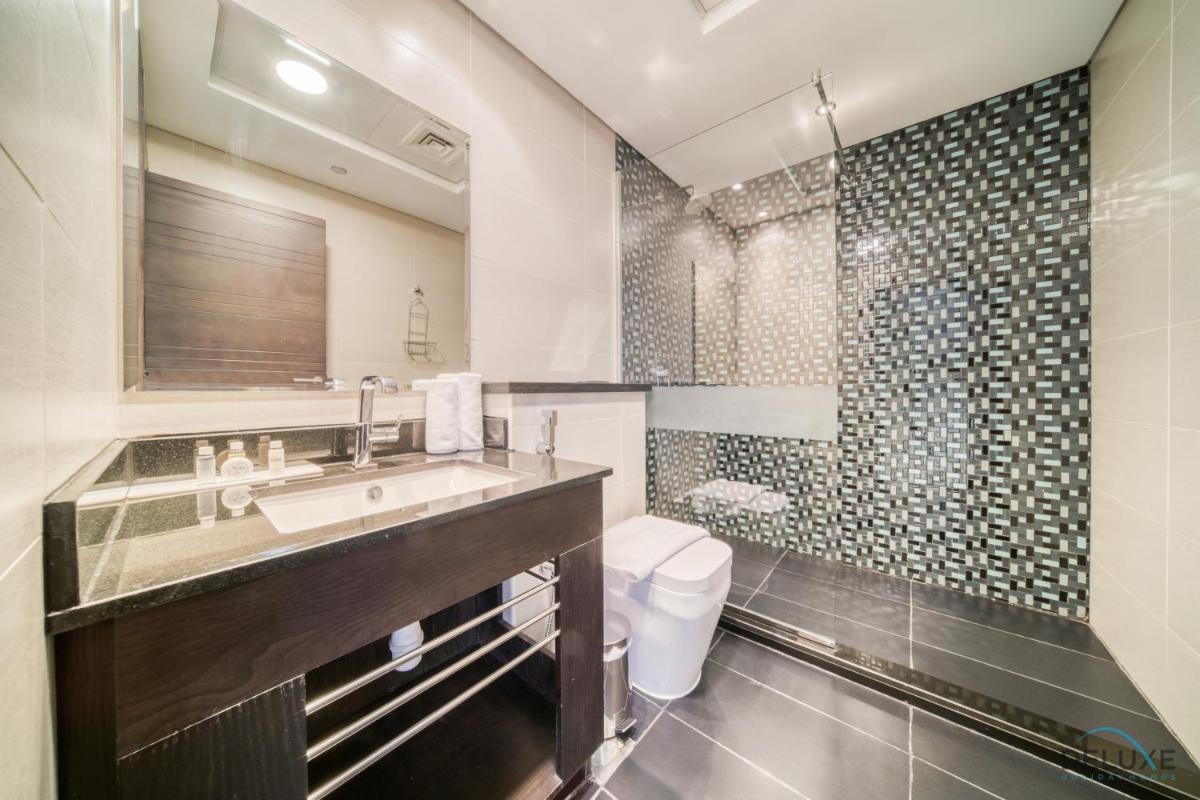 Refined 1BR at Cayan Tower Dubai Marina by Deluxe Holiday Homes