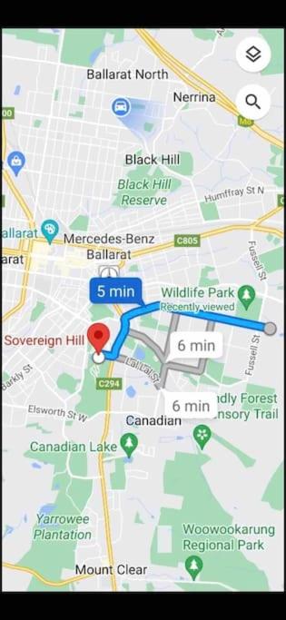 Quiet family retreat getaway - Wildlife Park, Sovereign Hill, Kryall Castle and city at your door - modern house, 8 guests, 4 bedrooms, 5 beds