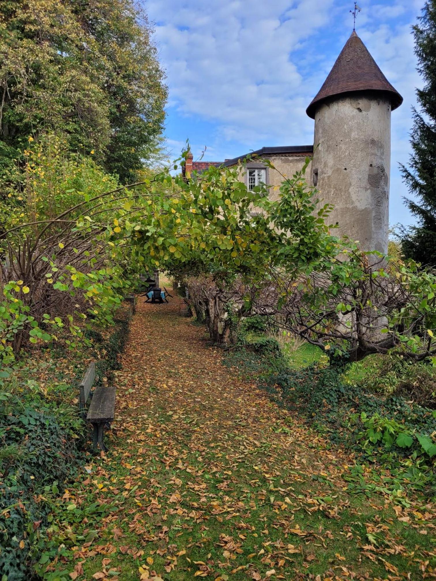 Gites Le Vieux Vinzelles view 2