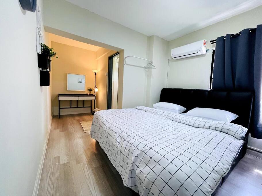Suasana Stay & Homestay Sentul Utama Kuala Lumpur 3R3BR 2AC 2 Car park-Netflix-WIFI-Pool View