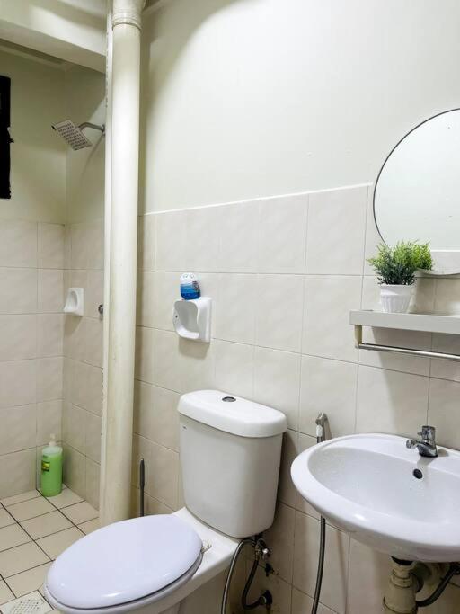 Suasana Stay & Homestay Sentul Utama Kuala Lumpur 3R3BR 2AC 2 Car park-Netflix-WIFI-Pool View