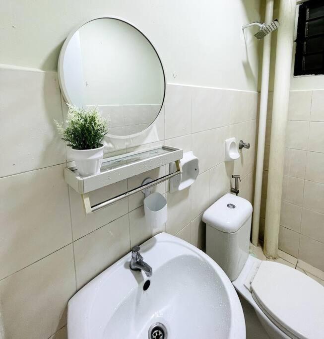 Suasana Stay & Homestay Sentul Utama Kuala Lumpur 3R3BR 2AC 2 Car park-Netflix-WIFI-Pool View