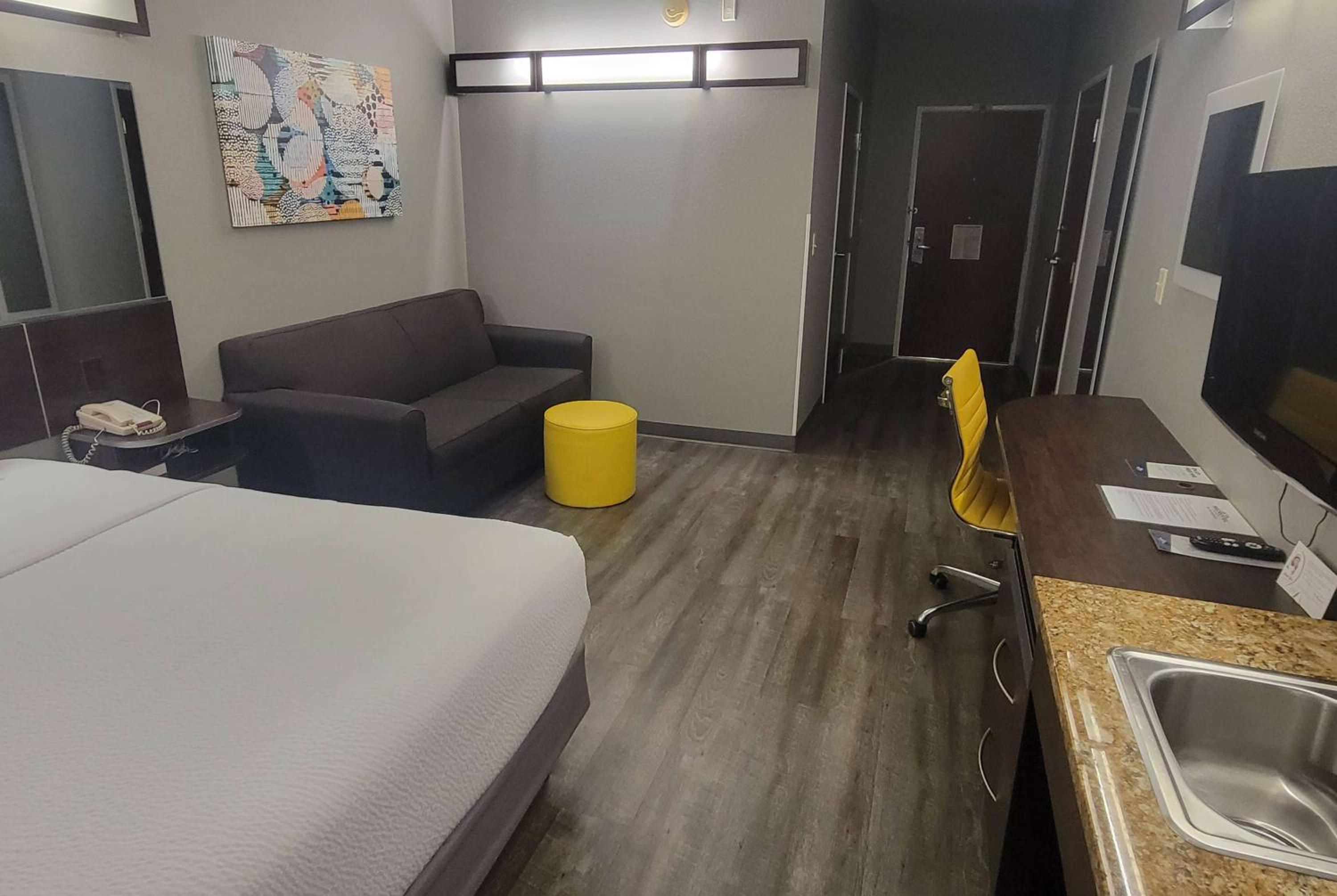Council Bluffs Vacations - Microtel Inn  Suites by Wyndham Bluffs - Property Image 10
