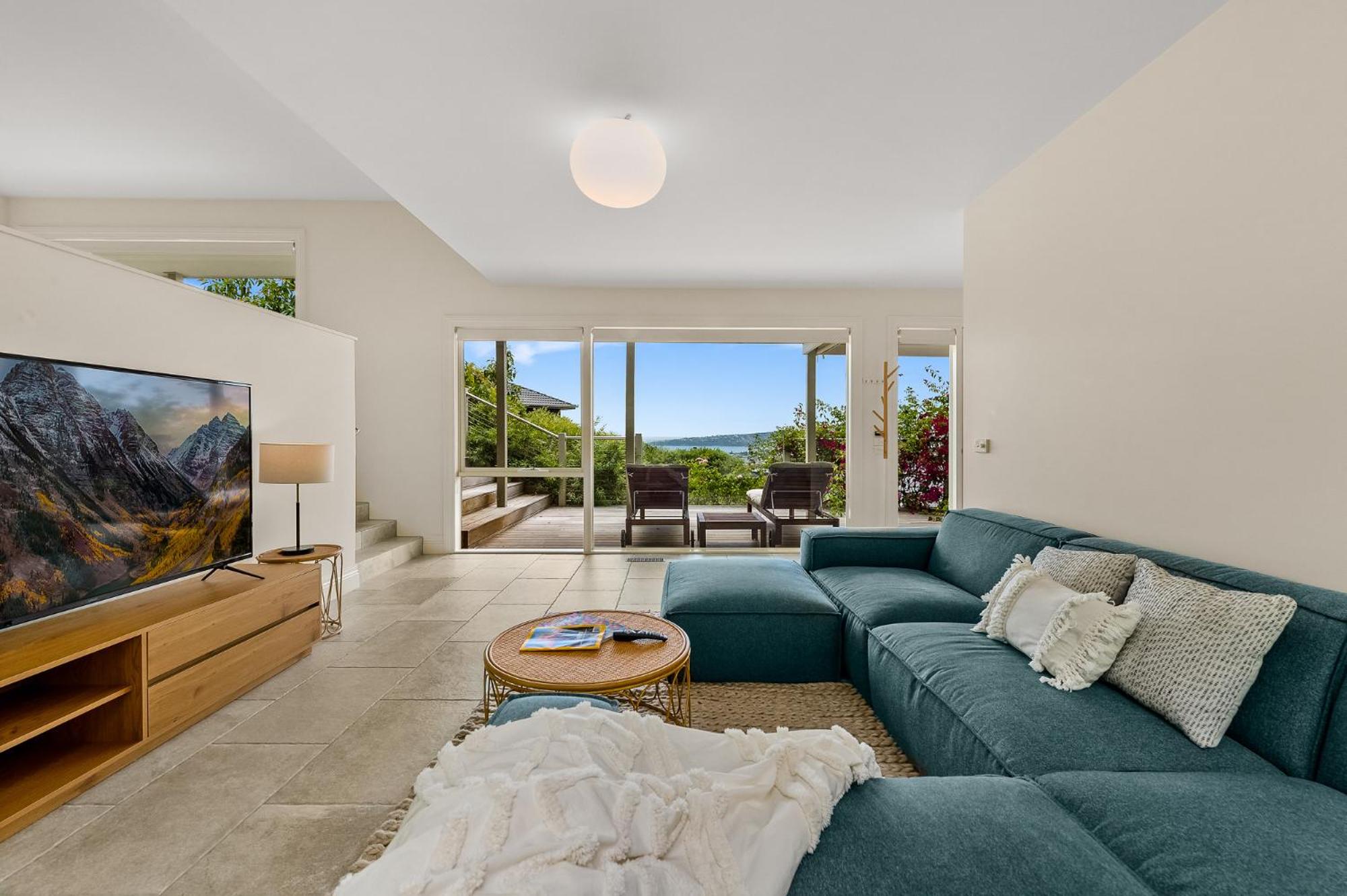 Spacious retreat with ocean views