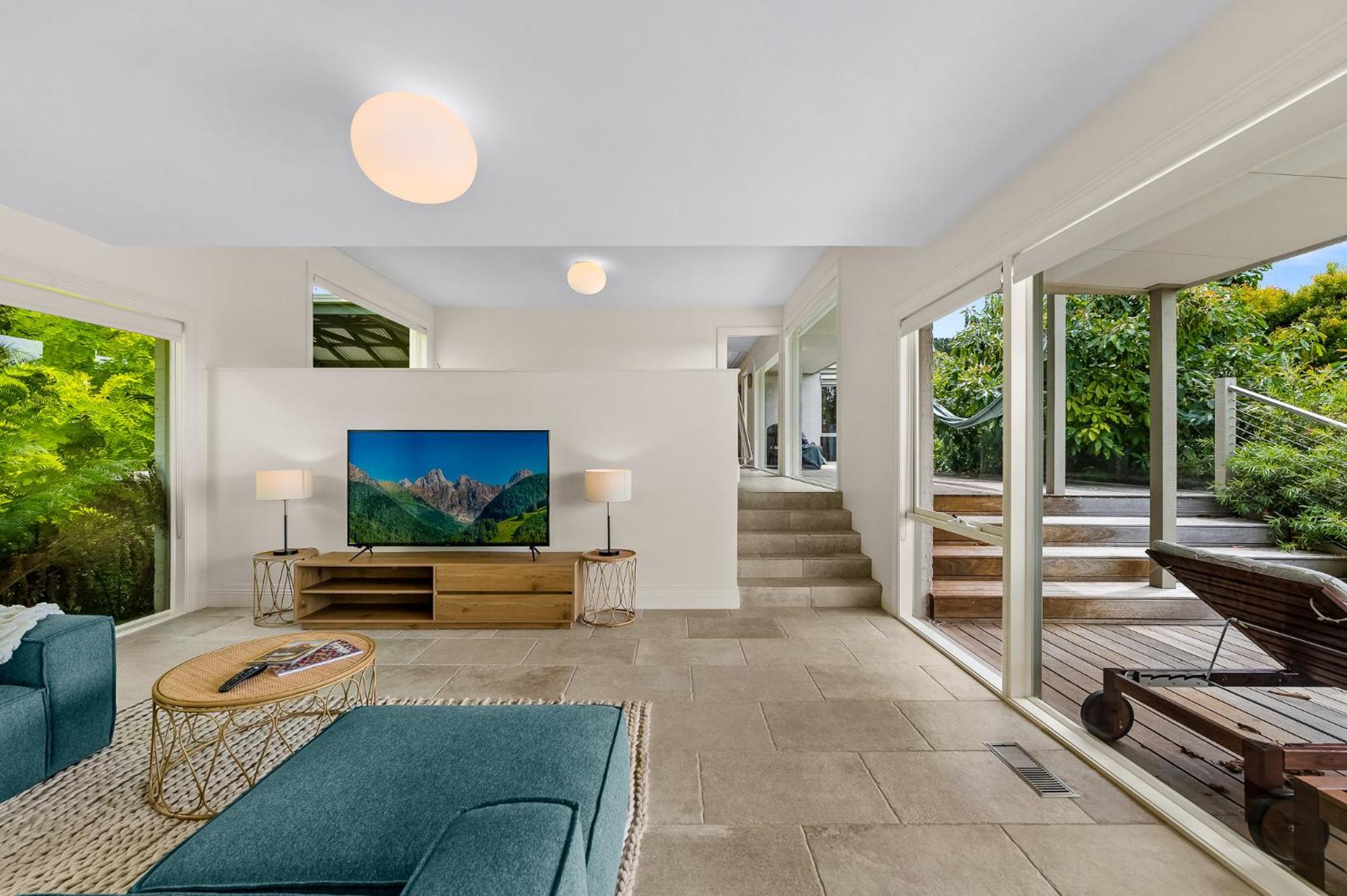 Spacious retreat with ocean views