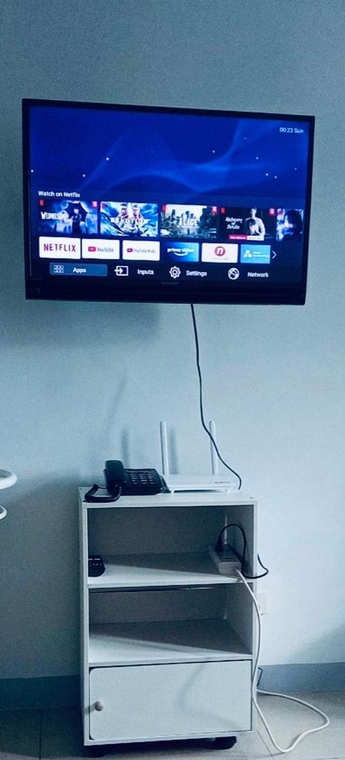 Beacon Makati Condo Free POOL Access FREE WIFI 100mbps & FREE Netflix