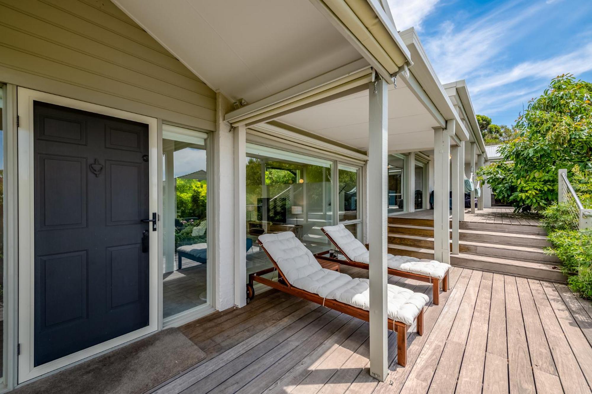 Spacious retreat with ocean views