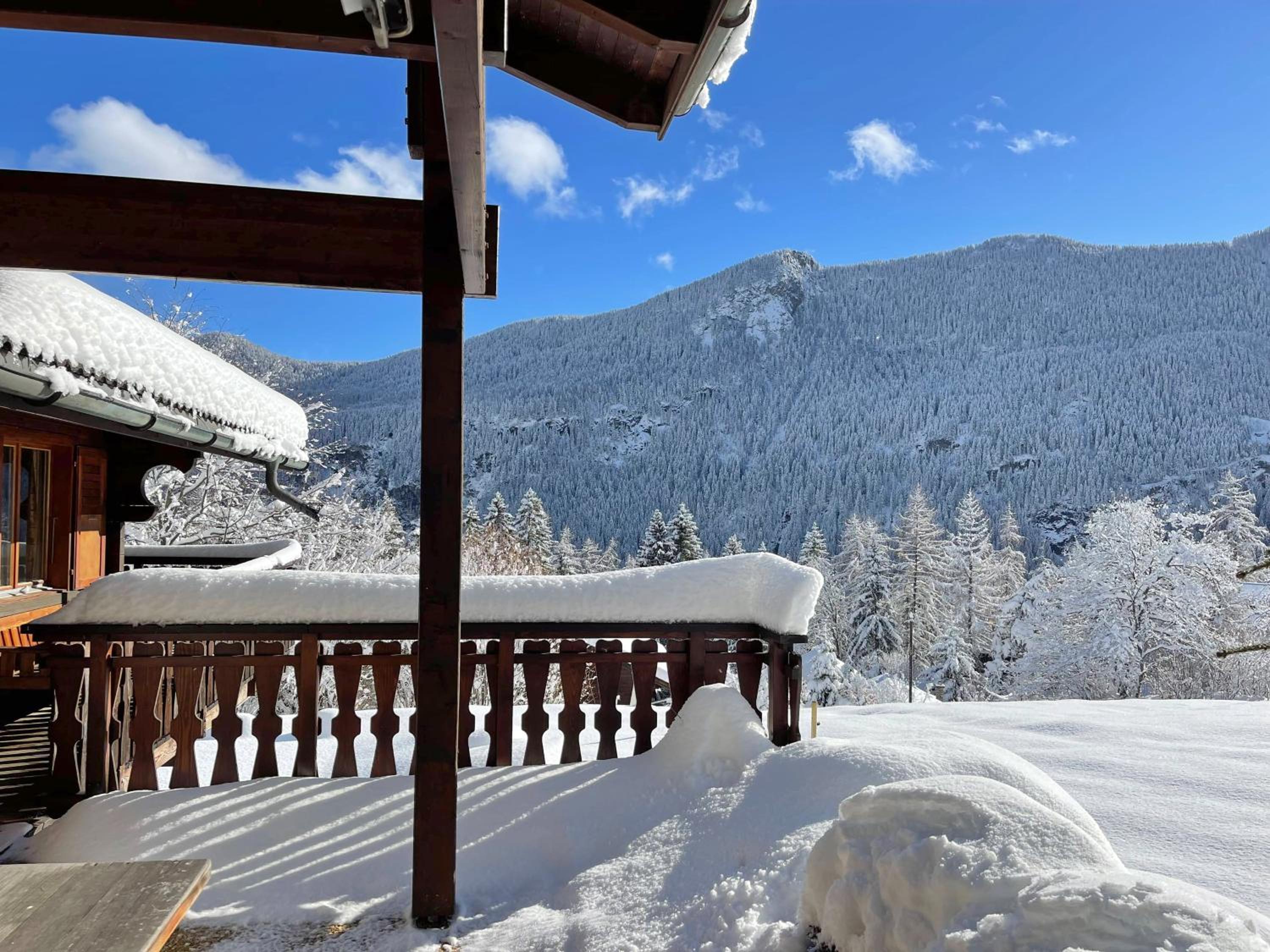 Warm chalet with a nice exterior in Les Marécottes