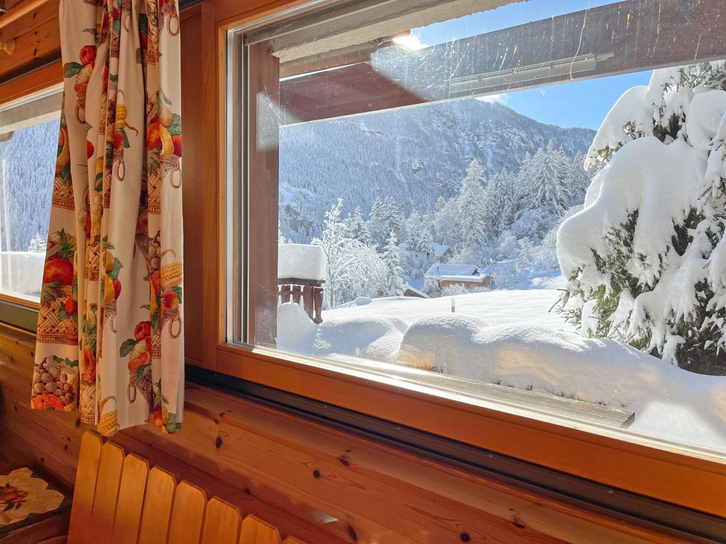 Warm chalet with a nice exterior in Les Marécottes