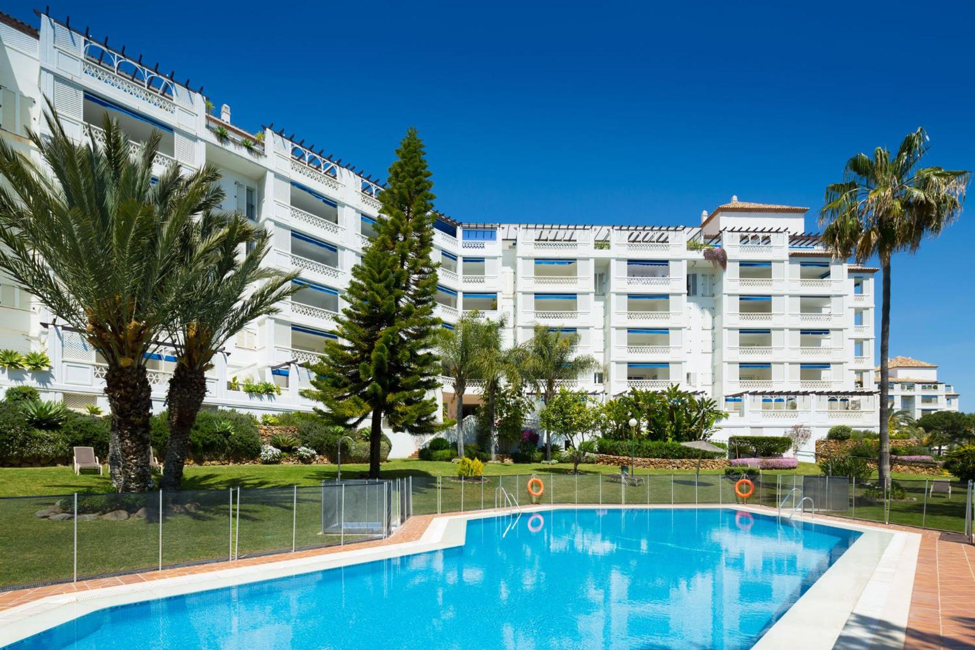 Luxury 5* 3 beds apartment in Playas del Duque, Puerto Banus Marbella photo 1