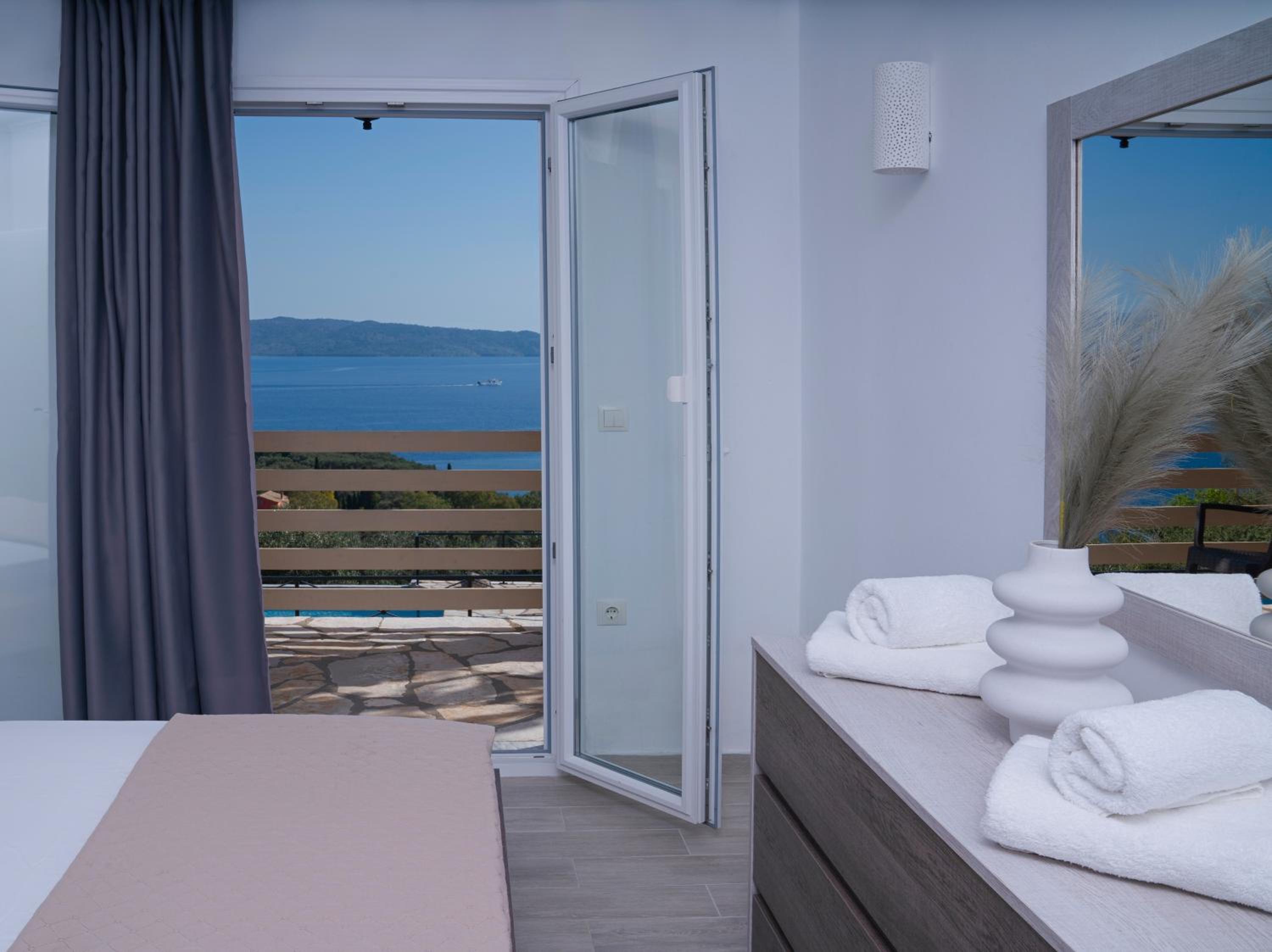 Villa Vasso Sea View Residences photo 4