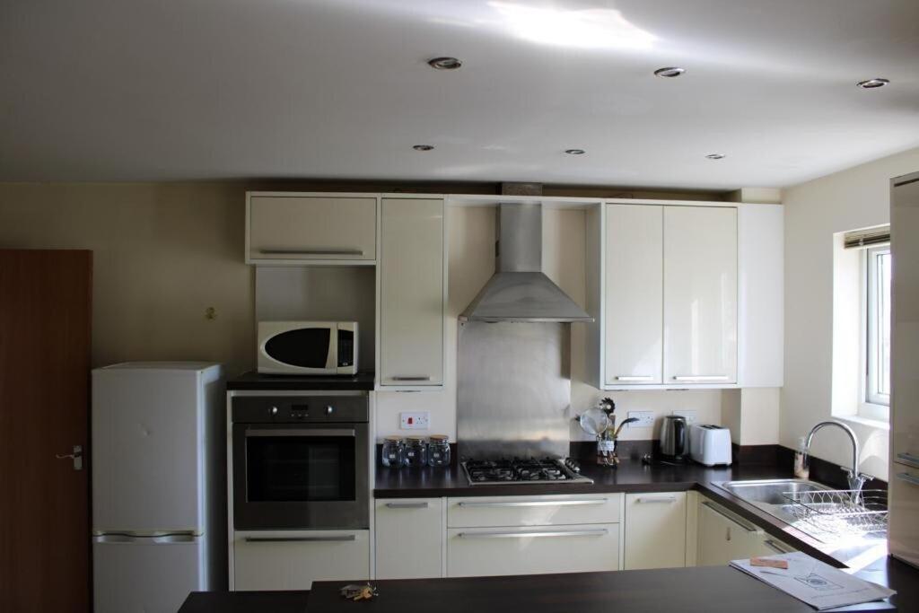 Two Bedroom Apartment, Free parking, Close to UCLAN and free WIFI view 3