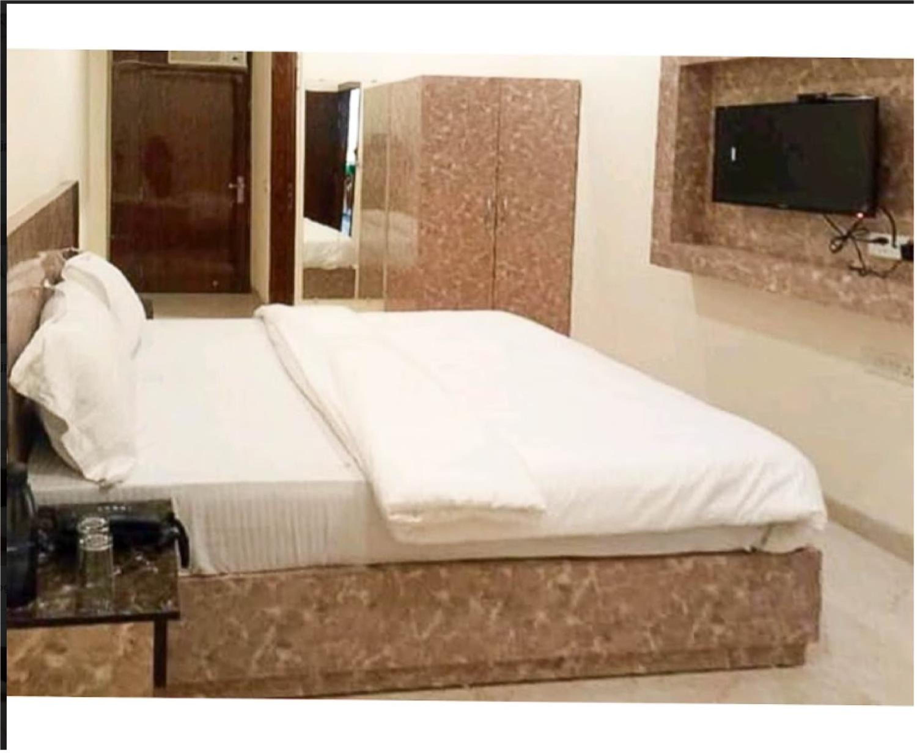 Hotel Blue Palace By WB Inn view 4