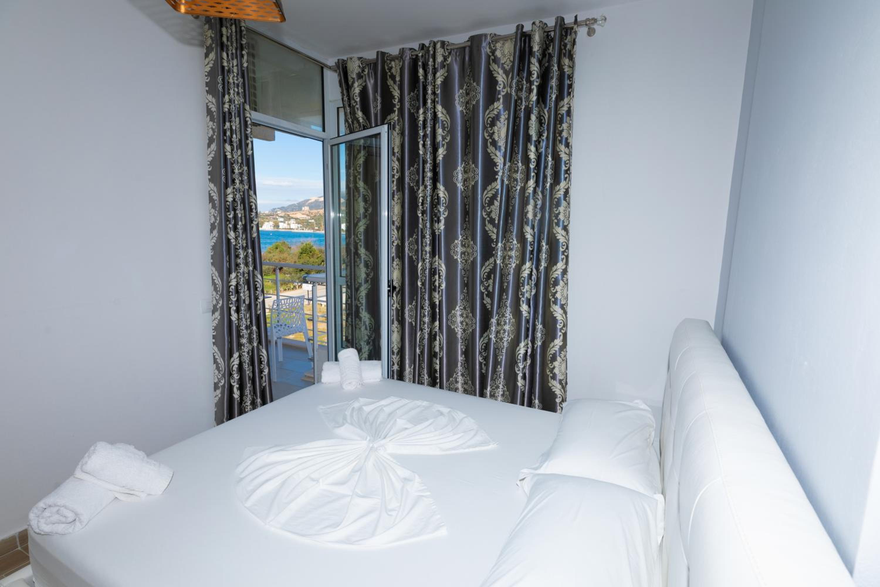 Seaview Apartments