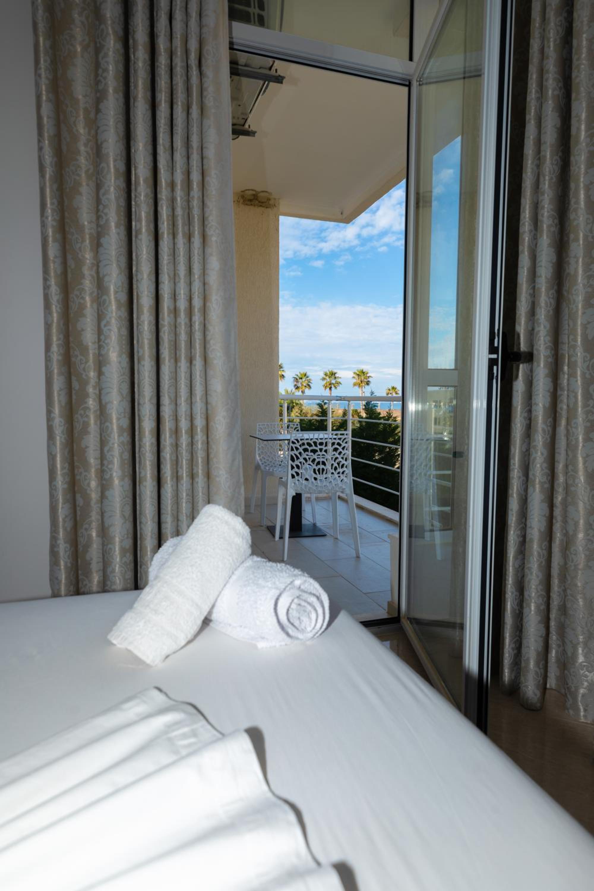 Seaview Apartments