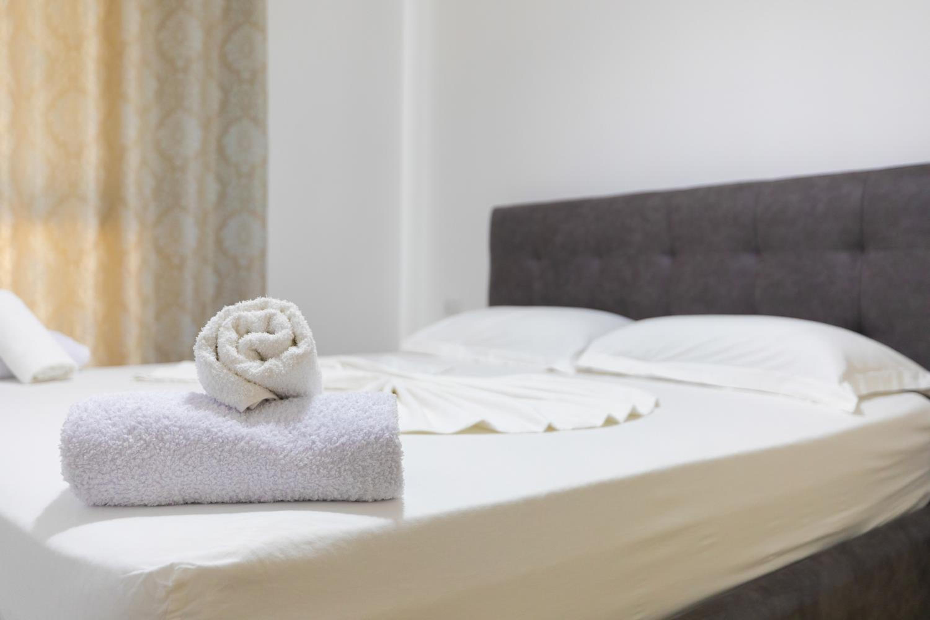 Seaview Apartments