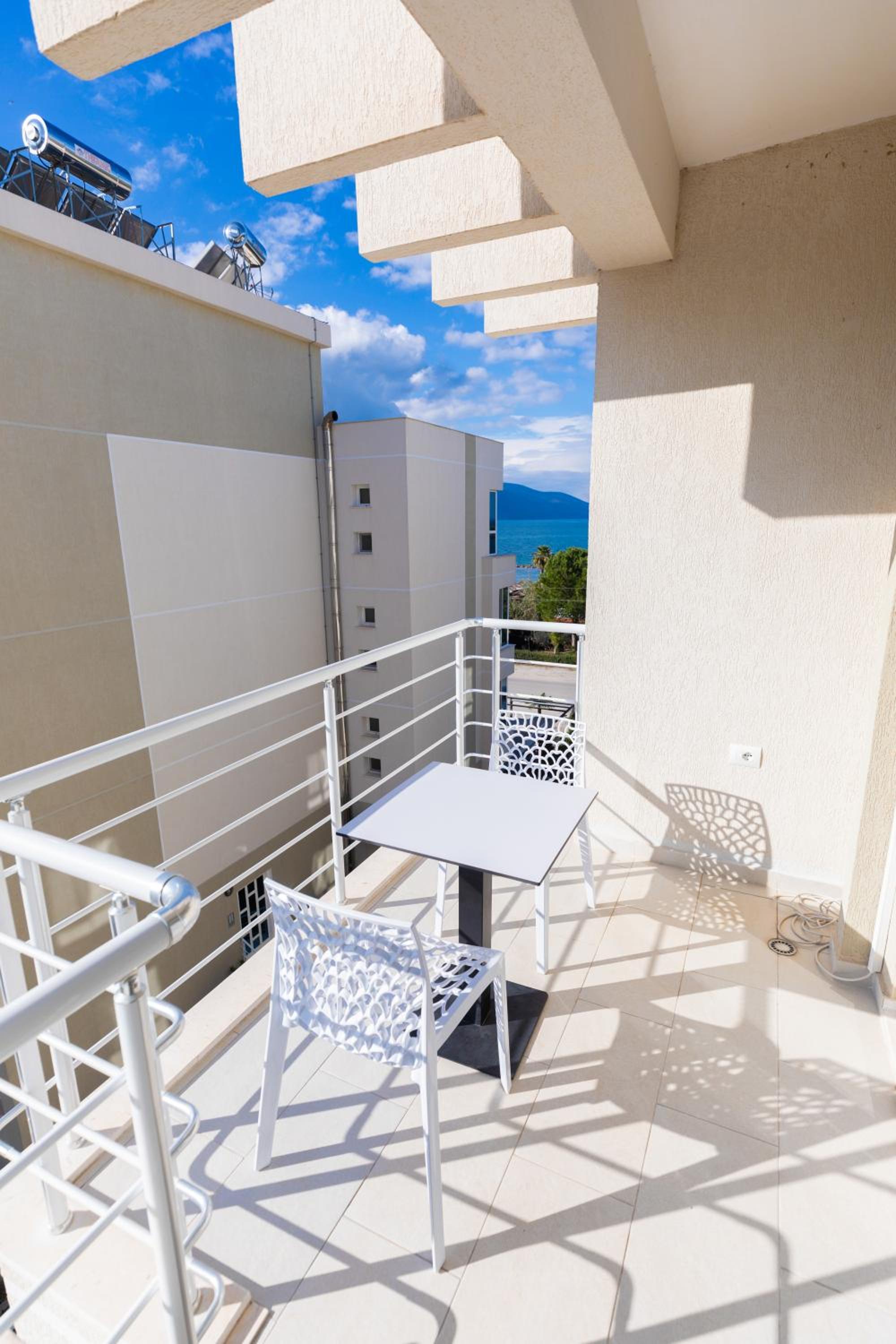 Seaview Apartments