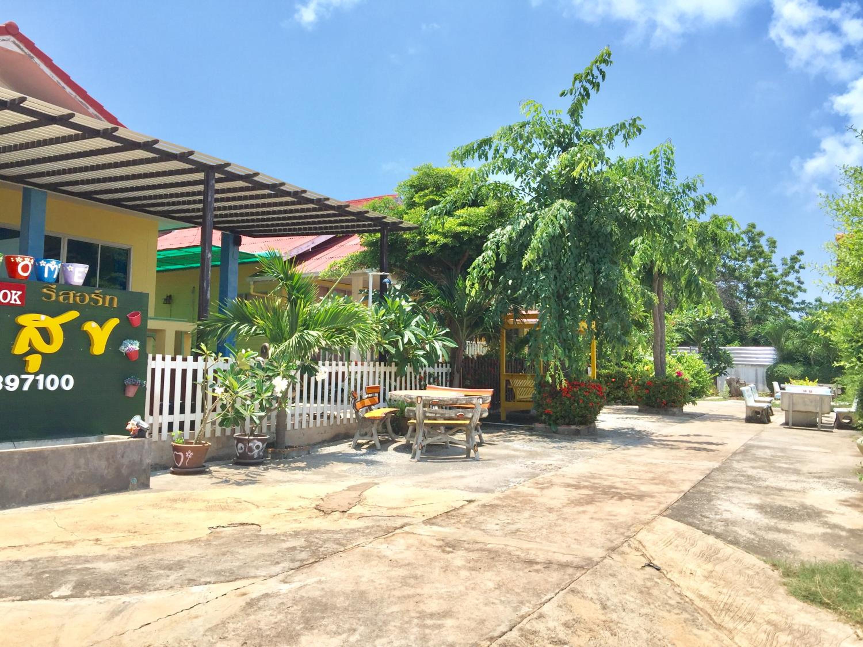 Insook Ko Larn Resort