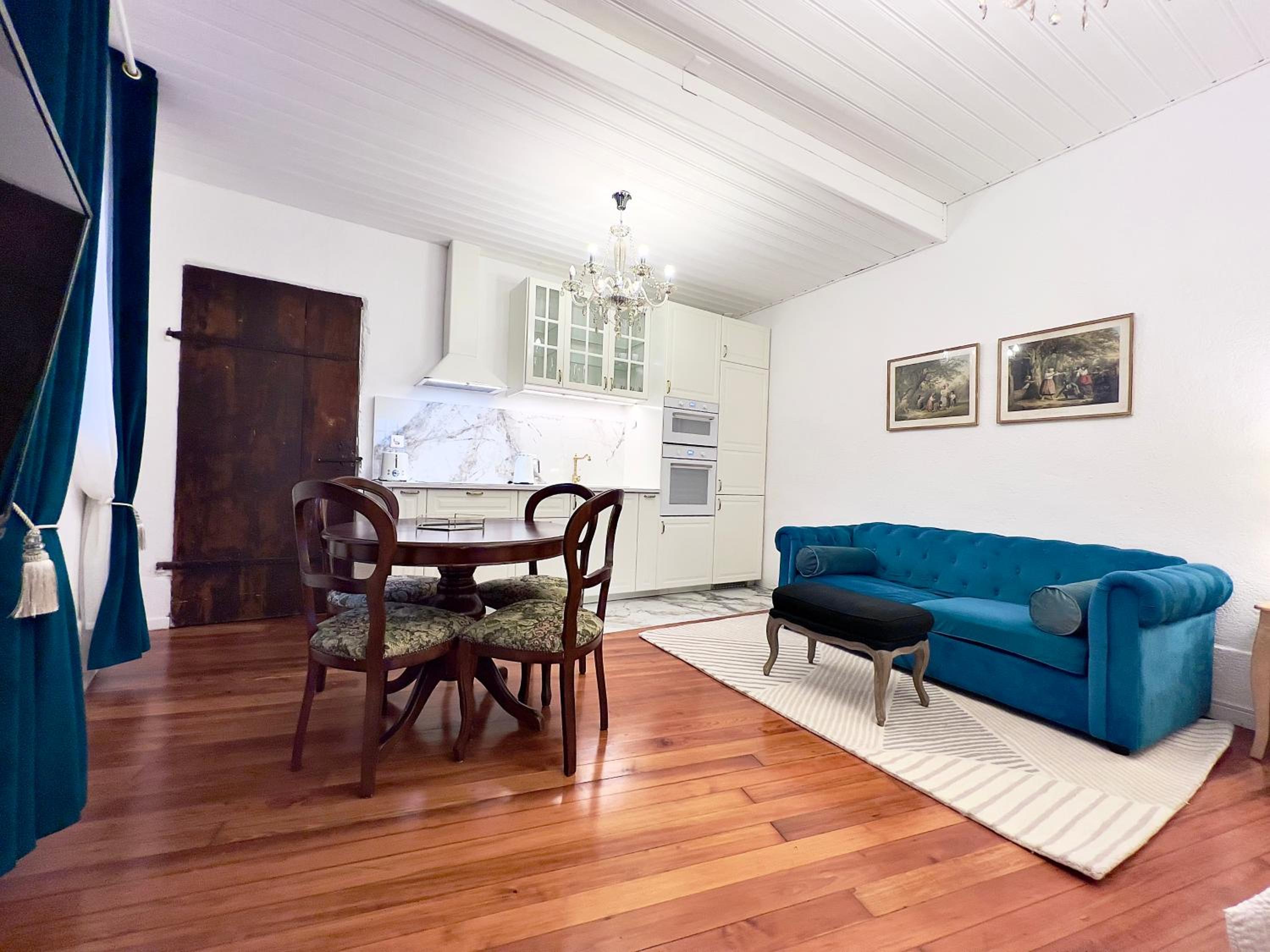 Montreux Vacations - Montreux Castle  Charming Lake View Studio - Property Image 3
