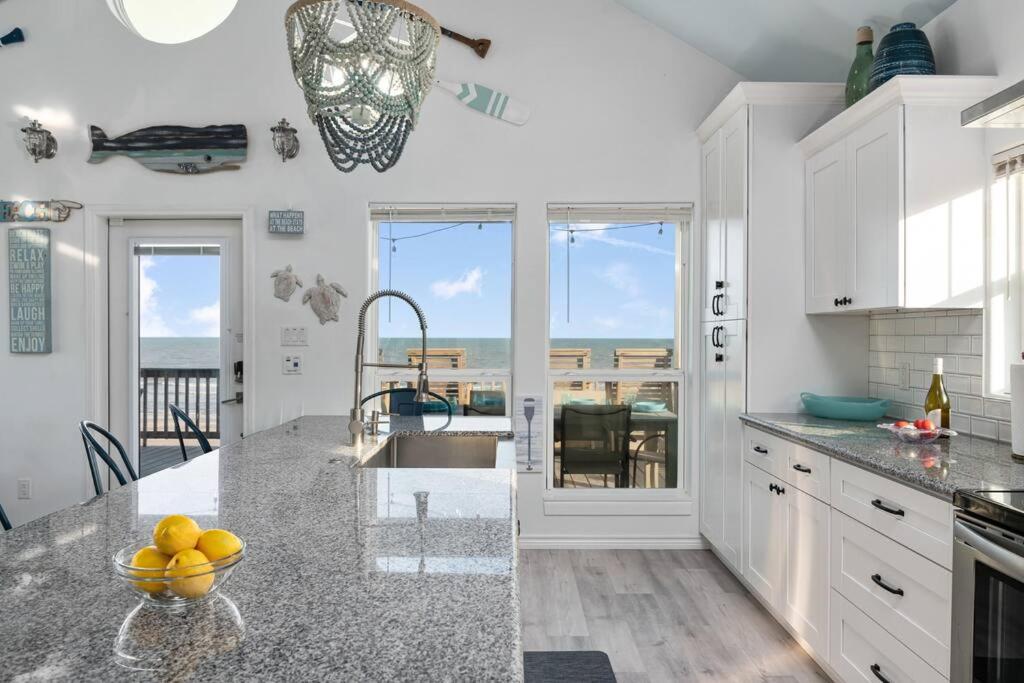 Gulf Front - Mini Golf - Hot Tub - Family Friendly - ForeShore view 3