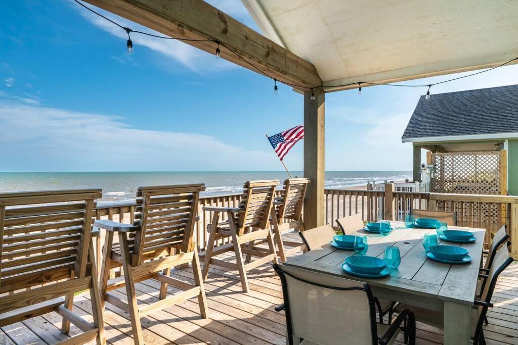 Gulf Front - Mini Golf - Hot Tub - Family Friendly - ForeShore view 4