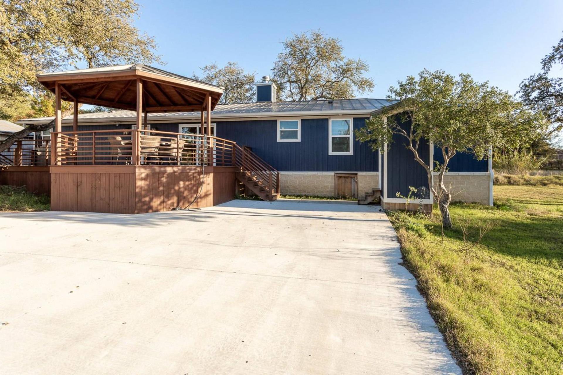 Outdoor Utopia Acreage Retreat