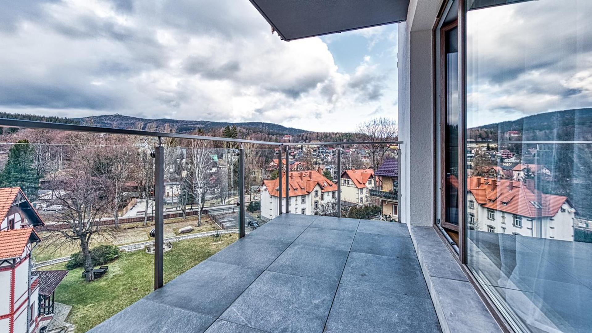 Apartamenty z basenem i saunami STONE HILL RESORT VIP Centrum by Royal Aparts
