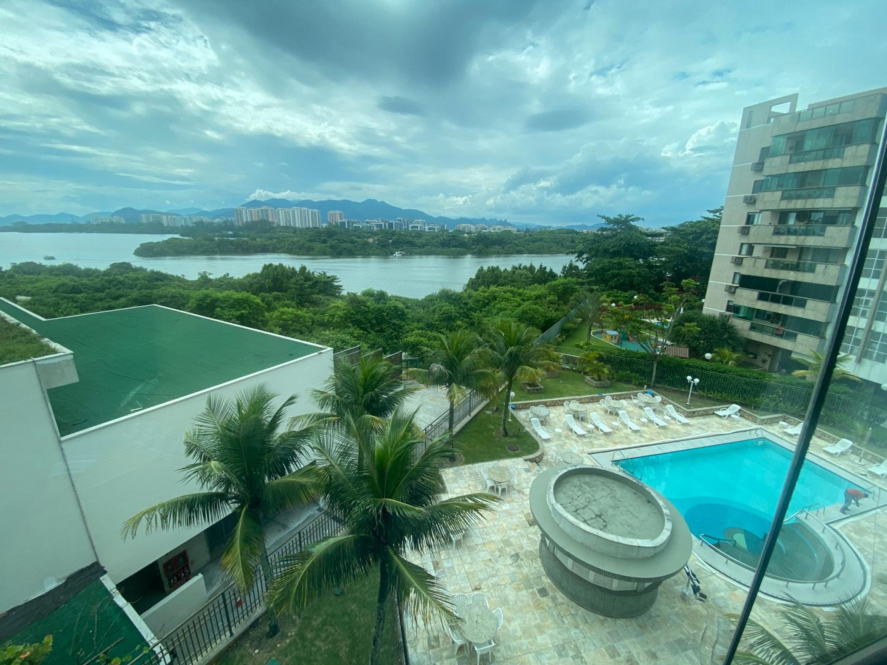 Apto de frente para a praia com vista pra lagoa