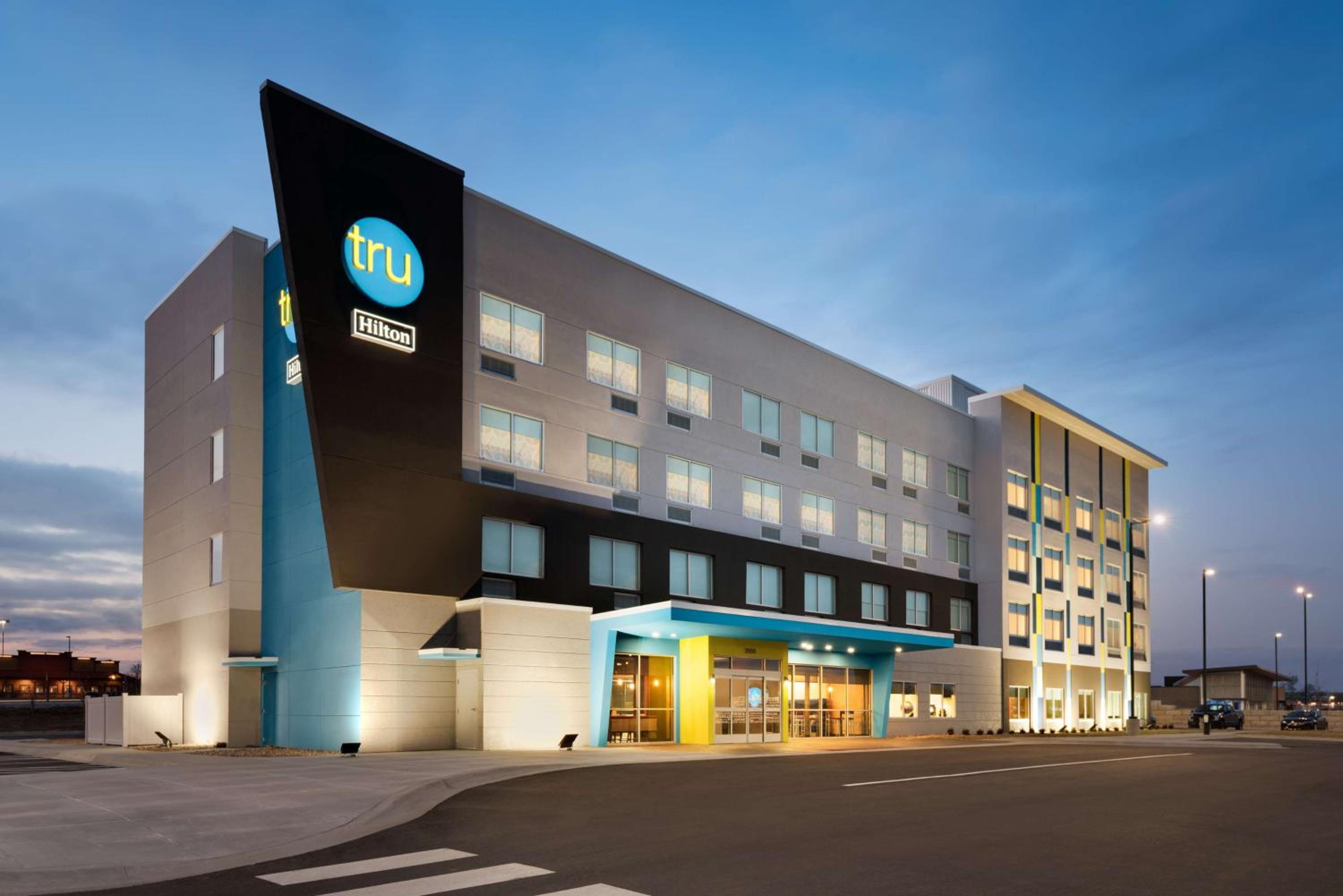 Hotel Tru By Hilton Cedar Rapids Westdale - Image 1