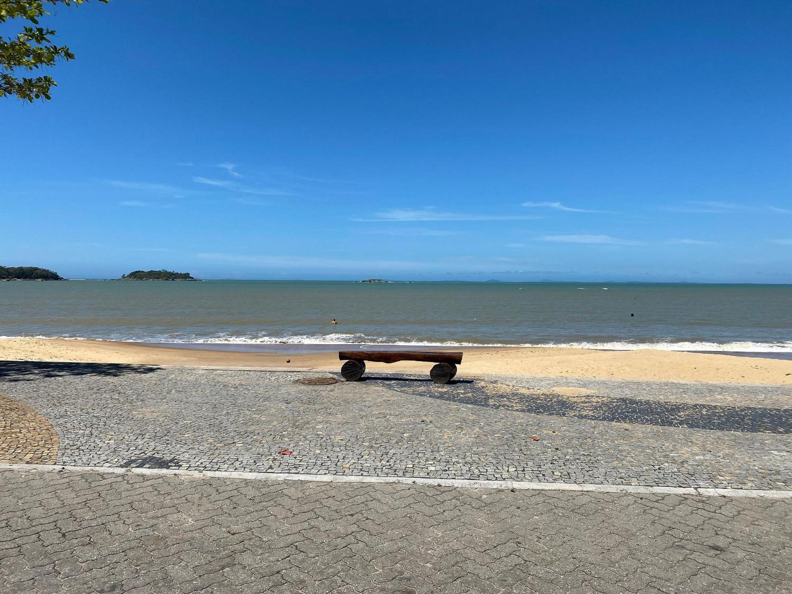 Ap. na beira da praia, ótima localização | ROMM104