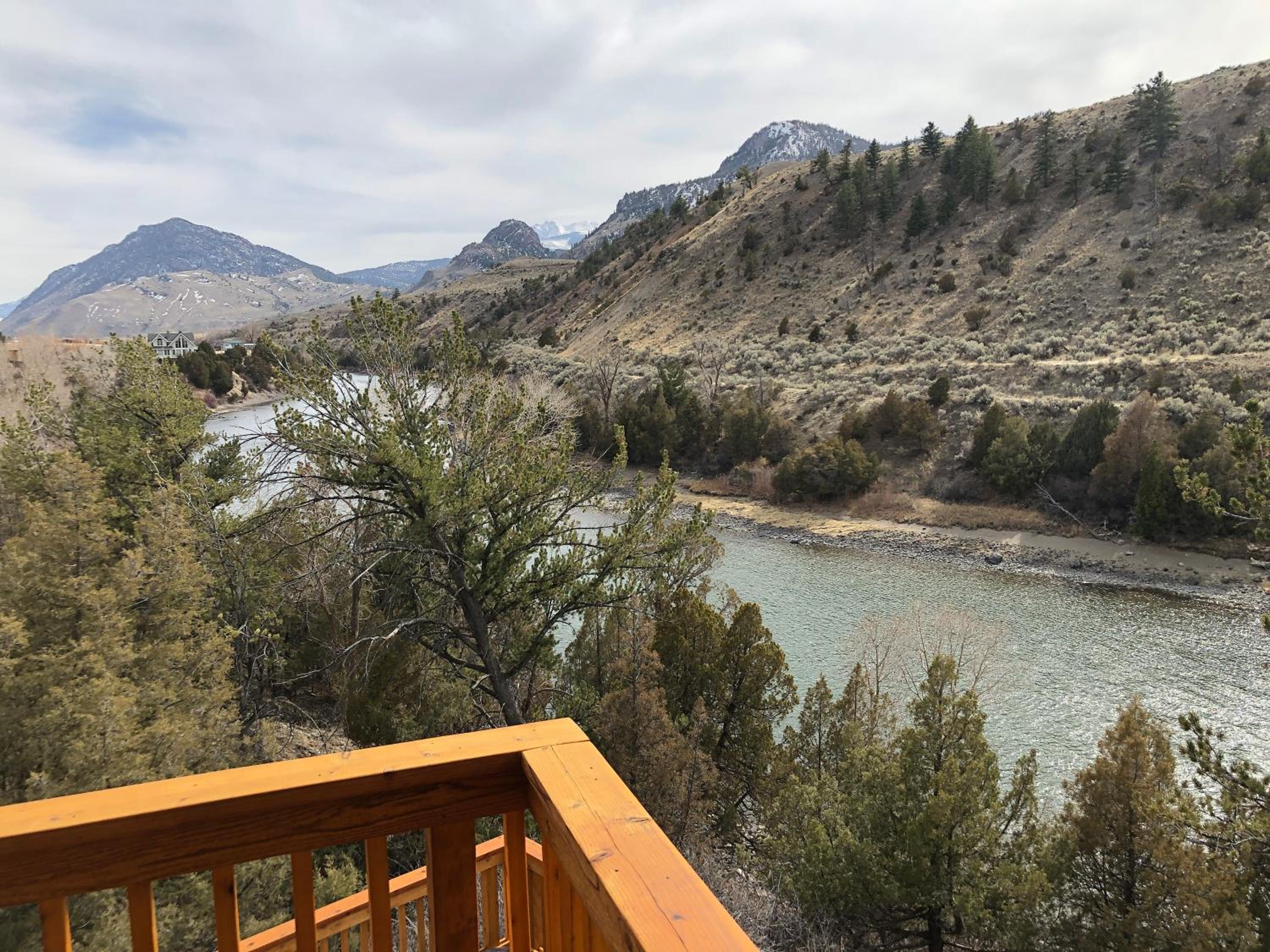 Yellowstone Gateway Inn view 4