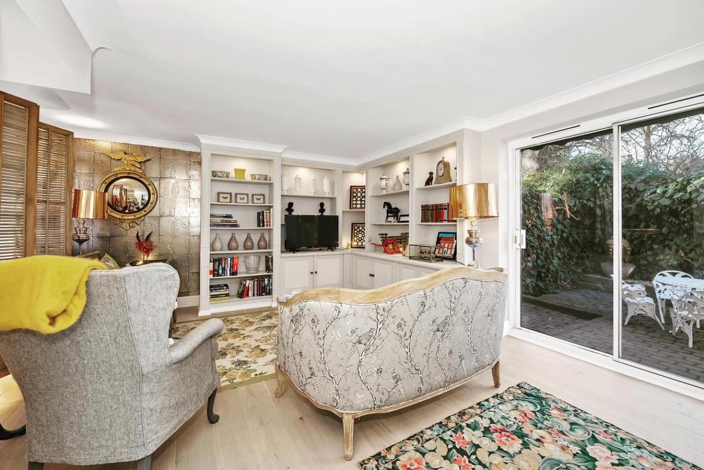 2 Bedroom stylish property set behind the angel hotel with parking and a courtyard garden view 5