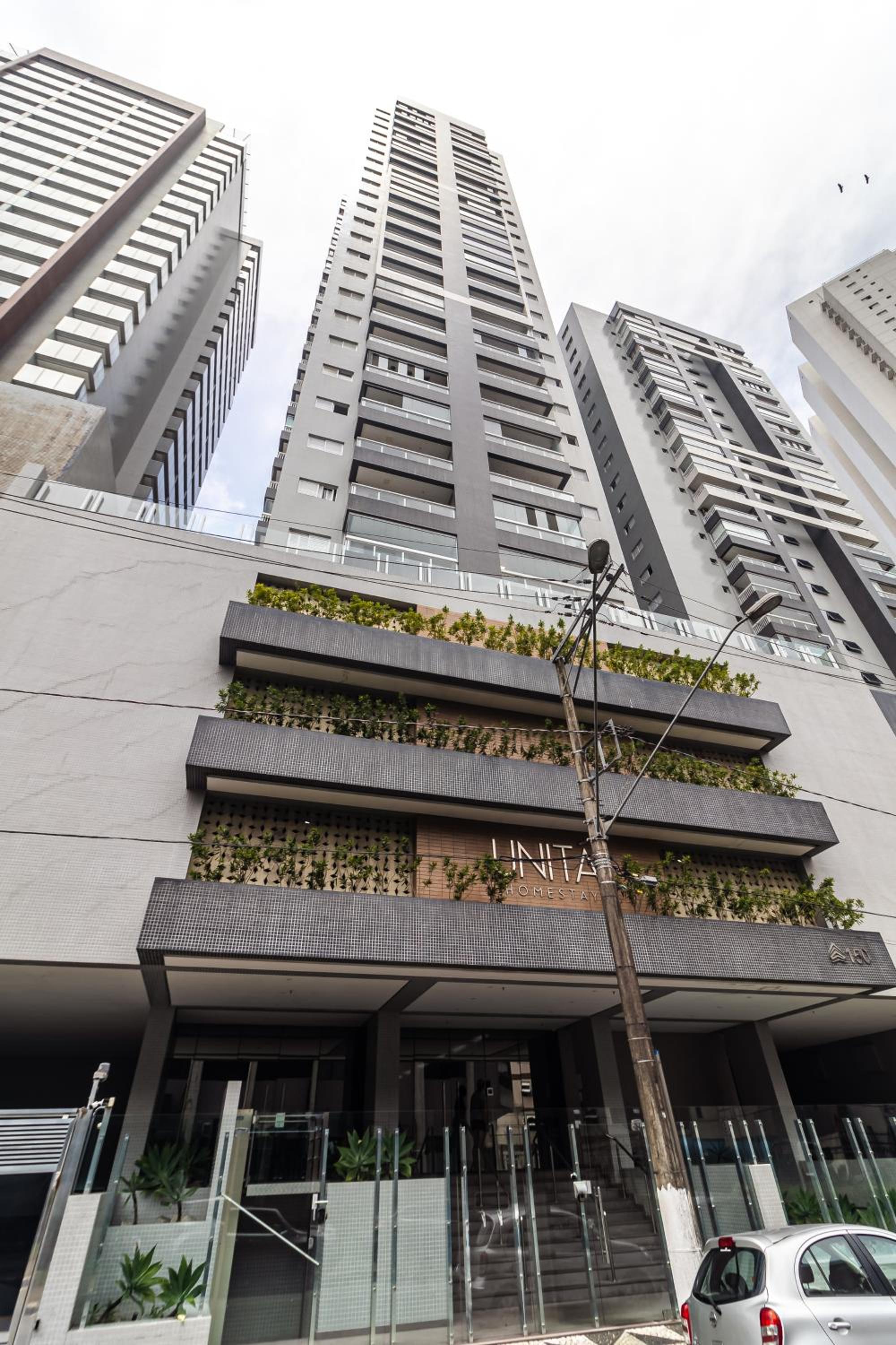 Apartamento Aconchegante e Elegante com Ar-Condicionado, Piscina, Garagem e Varanda Gourmet a 3 min da Praia
