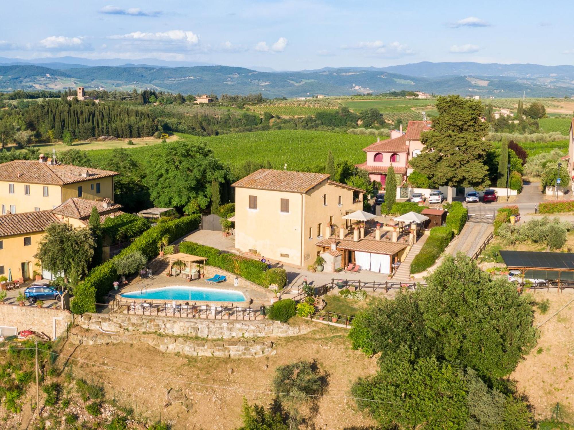 Podere Vergianoni con piscina e vista mozzafiato