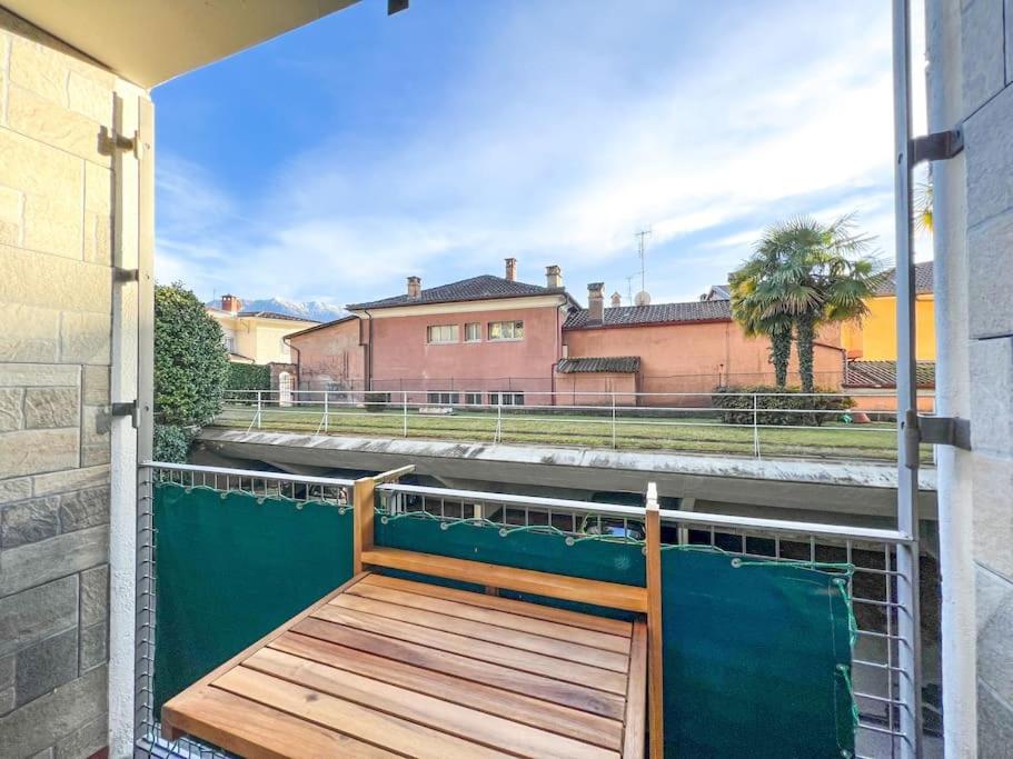 Bright Tiny Studio - Shared Pool & Sauna - Free Parking - Air condition