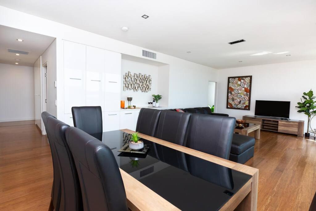 4 Bedroom Luxury City Penthouse Apartment! - Property Image 6