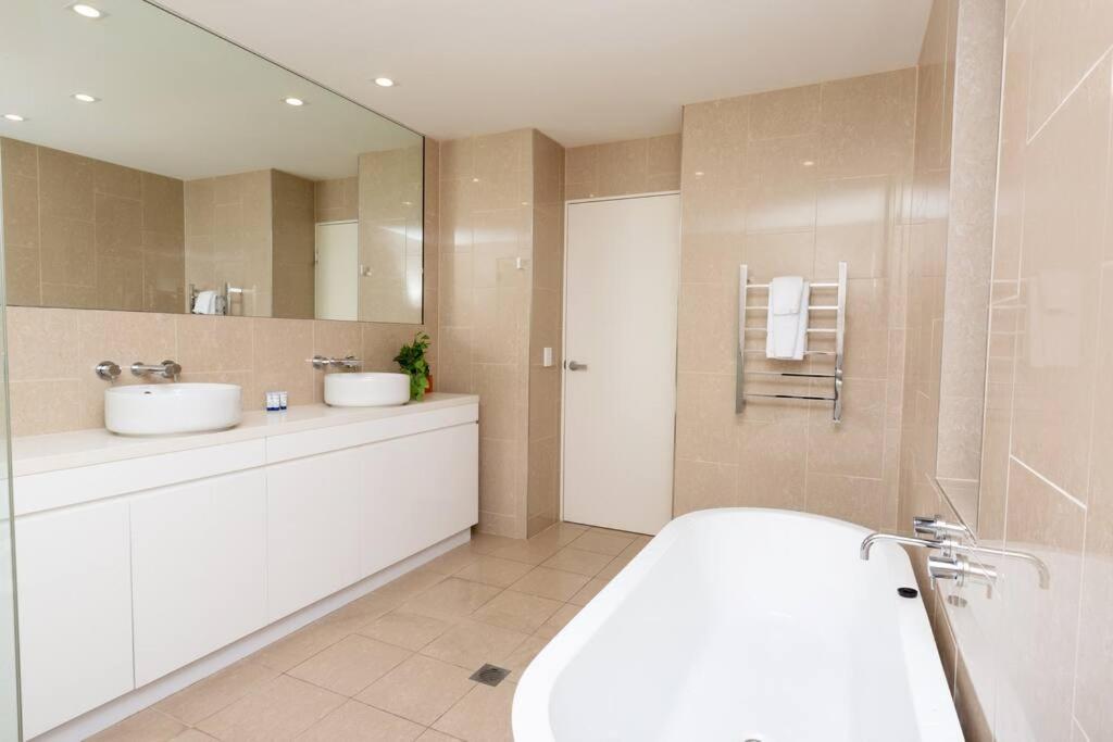 4 Bedroom Luxury City Penthouse Apartment! - Property Image 2