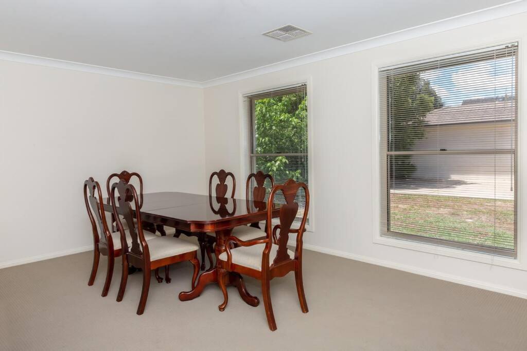 Lovely 3 Bed, 2 Bath in the City Centre! view 4