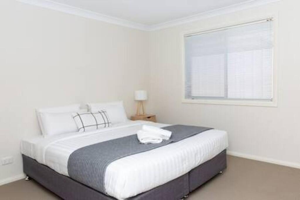 Lovely 3 Bed, 2 Bath in the City Centre! view 5