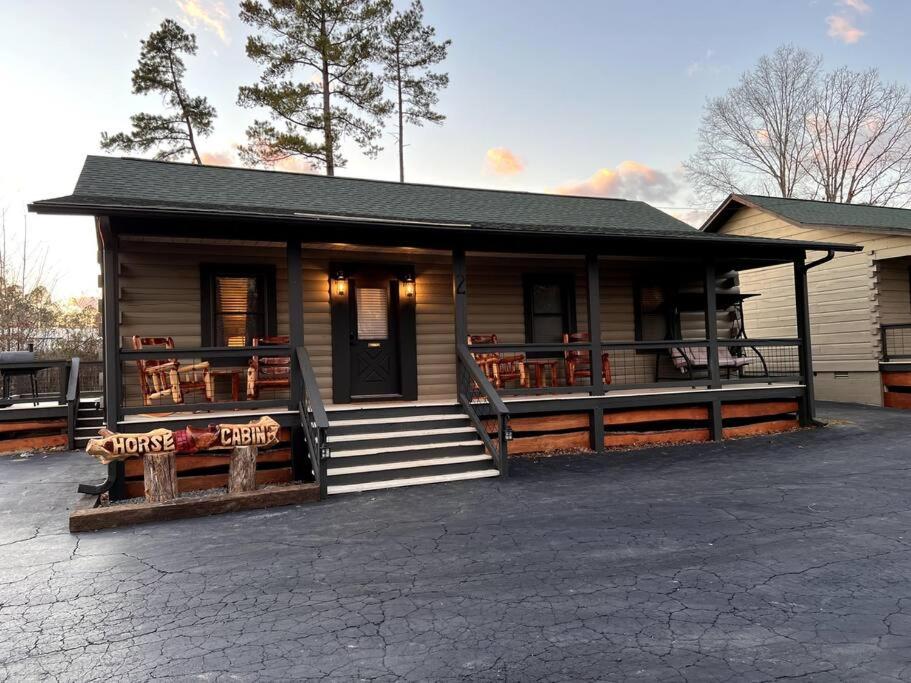 The Horse Cabin at Natural State Cabins