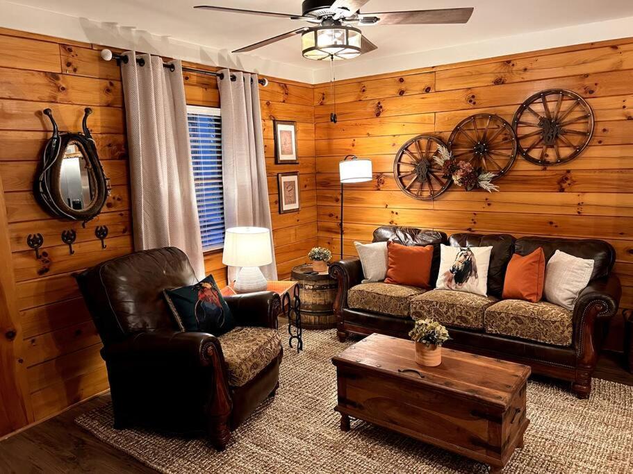 The Horse Cabin at Natural State Cabins