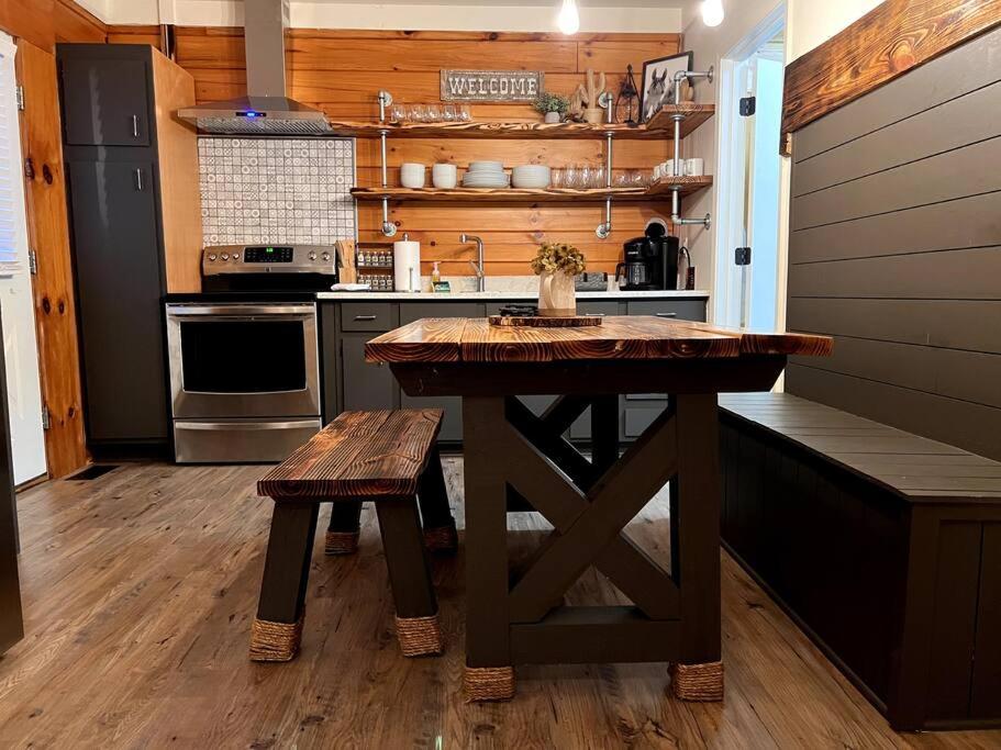 The Horse Cabin at Natural State Cabins