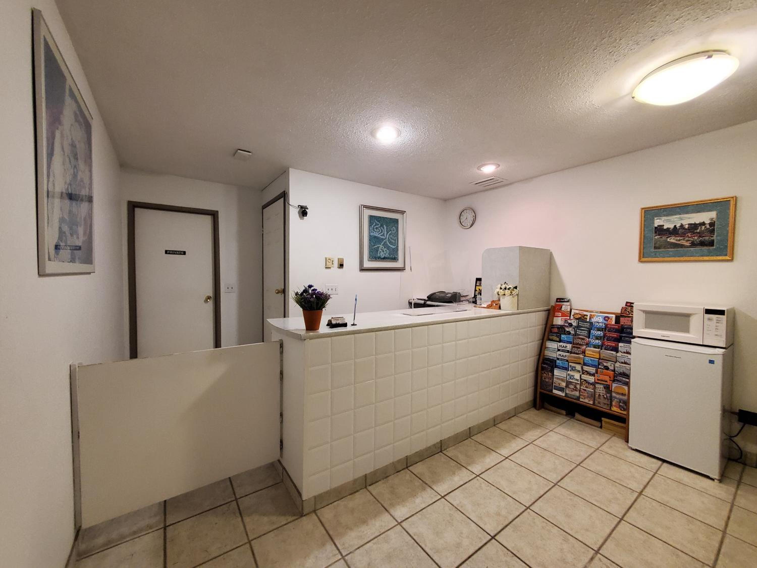 Red Roof Motor Inn
