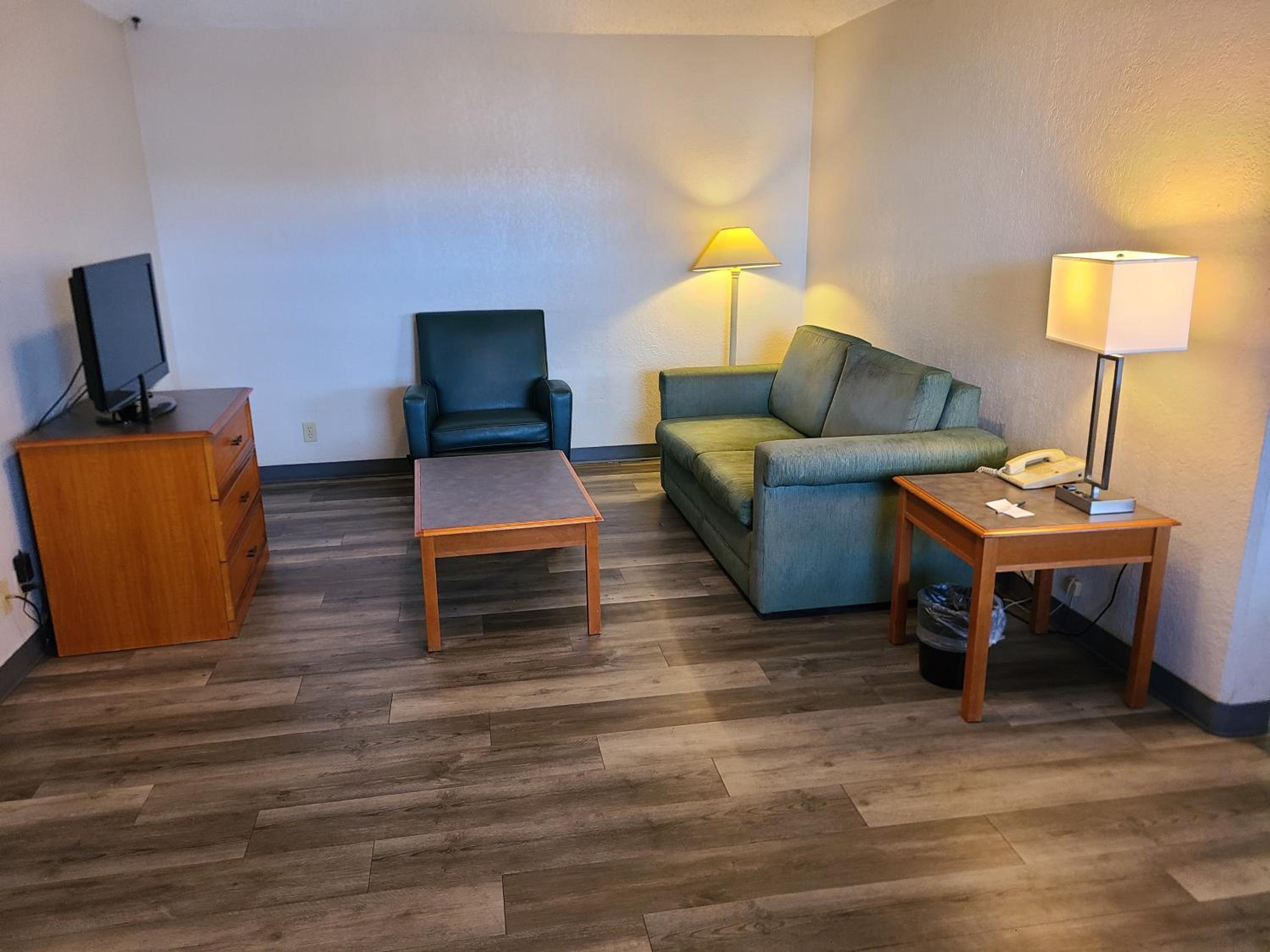 Farmington Vacations - La Quinta Inn by Wyndham Farmington - Property Image 9
