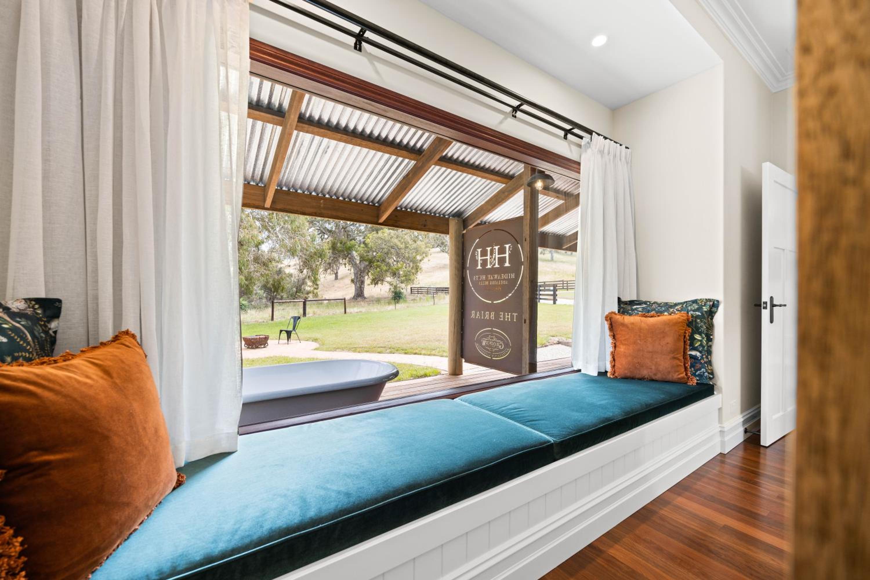 Grandview Accommodation - Hideaway Huts