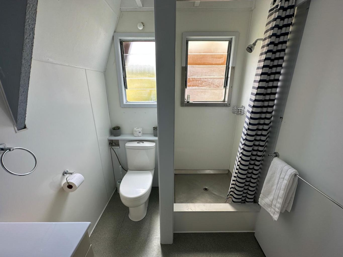 Pohutukawa Coastal Chalets